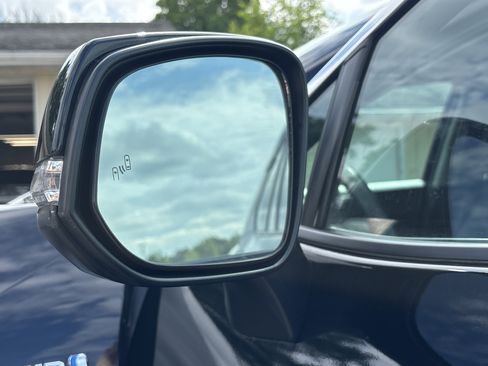 Used 2019 Toyota RAV4 LE AWD/4WD image 11