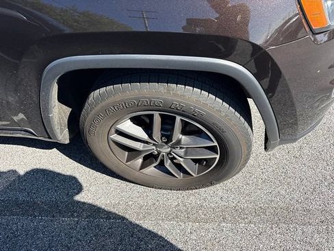 Used 2017 Jeep Grand Cherokee Limited AWD/4WD image 11