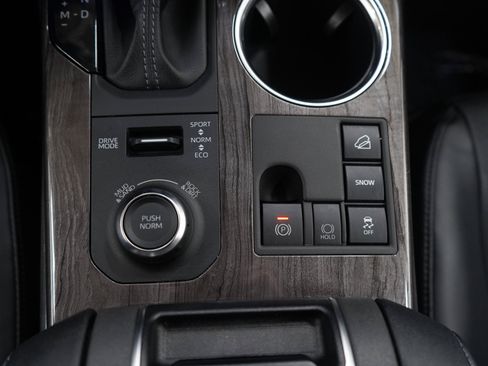 Used 2024 Toyota Highlander Limited AWD/4WD image 27
