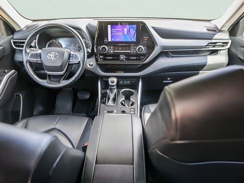 Used 2023 Toyota Highlander XLE image 30