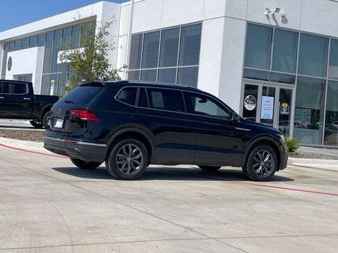 Used 2024 Volkswagen Tiguan SE FWD image 8