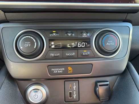 Used 2023 Nissan Leaf S image 17