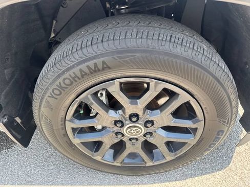 Used 2024 Toyota Sequoia Platinum AWD/4WD image 12