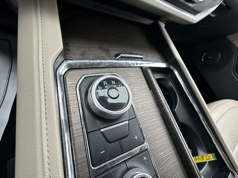 Used 2023 Ford Expedition Limited image 22