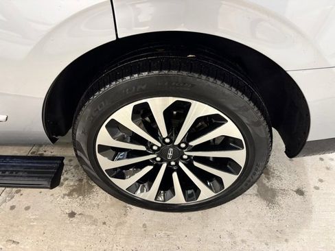 Certified 2022 Lincoln Navigator Reserve image 9