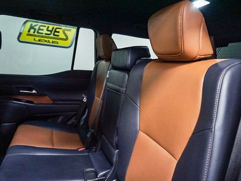 Used 2025 Lexus GX 550 image 19