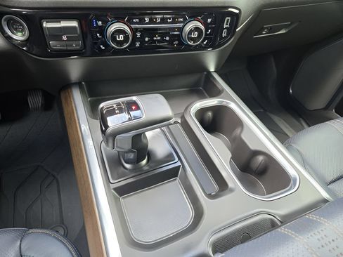 Used 2024 Chevrolet Silverado 1500 High Country w/ High Country Premium Package RWD image 18