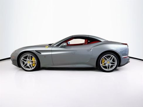 Certified 2018 Ferrari California T image 4