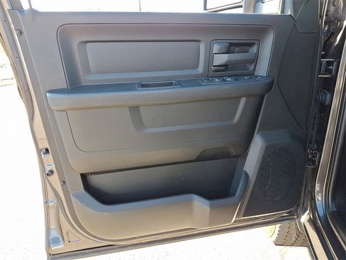 Used 2024 RAM 2500 Tradesman w/ Chrome Appearance Group image 12