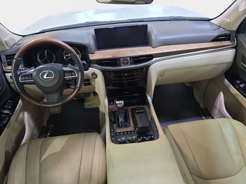 Used 2021 Lexus LX 570 4WD w/ Luxury Package image 10