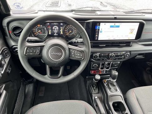 Used 2025 Jeep Wrangler Unlimited Rubicon AWD/4WD image 12