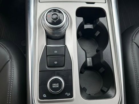 Used 2022 Ford Explorer XLT w/ Equipment Group 202A image 16