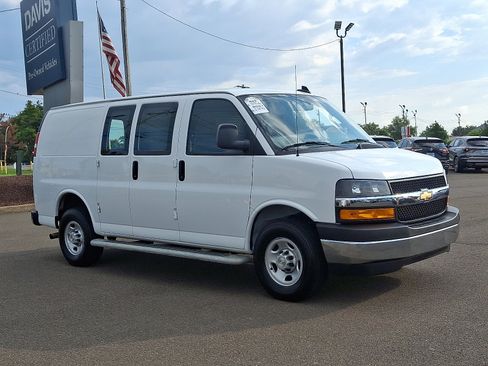 Used 2024 Chevrolet Express 2500 w/ Driver Convenience Package image 3