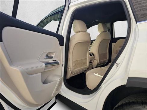 Used 2025 Mercedes-Benz GLA 250 4MATIC image 14
