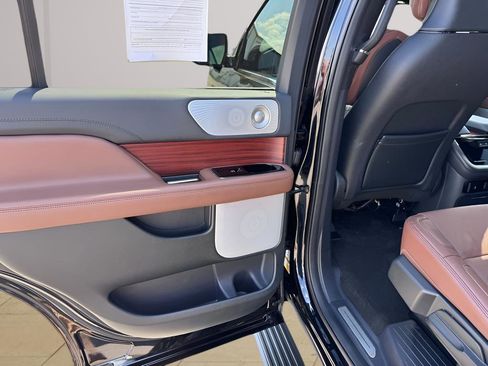 Used 2024 Lincoln Navigator Reserve image 36