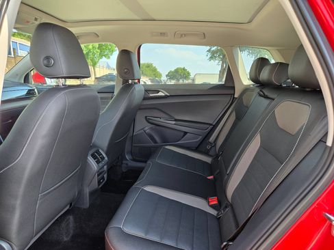 Used 2024 Volkswagen Taos SEL AWD/4WD image 15