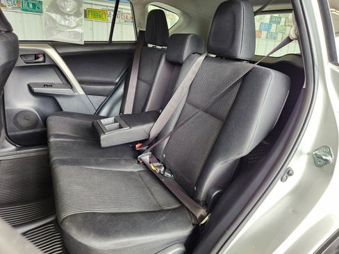 Used 2015 Toyota RAV4 LE AWD/4WD image 6