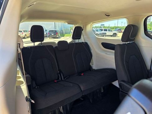 Used 2023 Chrysler Voyager LX FWD image 17