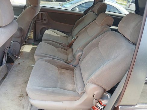 Used 2005 Toyota Sienna LE w/ LE Pkg 8 FWD image 11