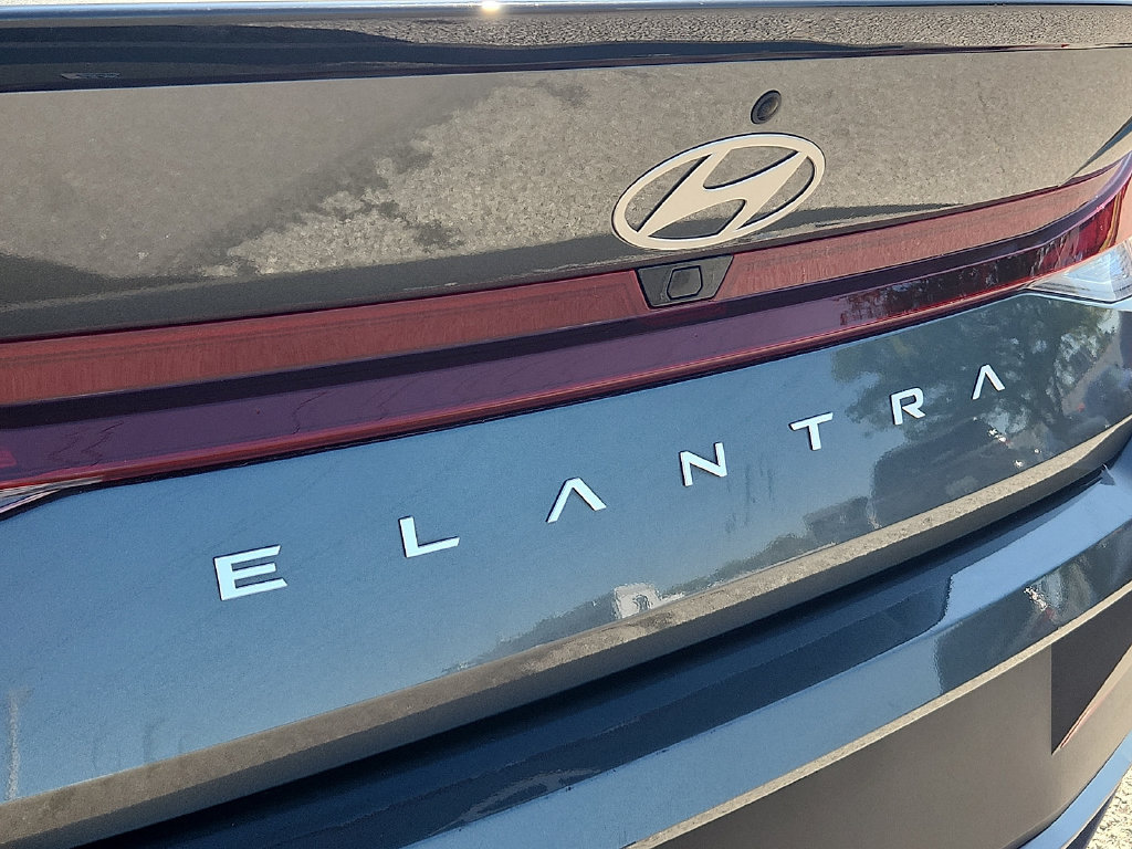 Used 2025 Hyundai Elantra Sport FWD image 23