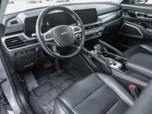 Used 2023 Kia Telluride S w/ S Sunroof Package FWD image 6