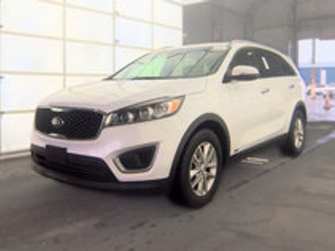 Used 2017 Kia Sorento AWD w/ LX Convenience Package image 1