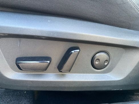 Used 2025 Nissan Rogue SV image 11