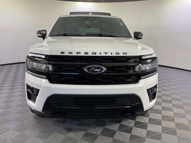 Used 2023 Ford Expedition Limited AWD/4WD image 2