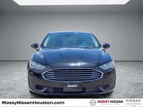 Used 2020 Ford Fusion SE FWD image 3