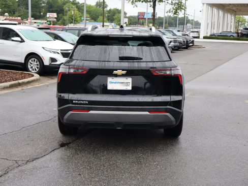 Used 2025 Chevrolet Equinox LT w/ Convenience Package II FWD image 9