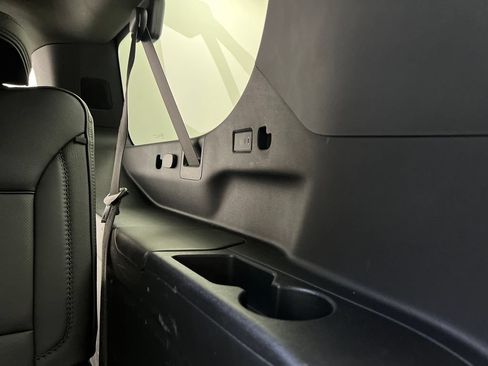 Used 2025 GMC Yukon XL Denali RWD image 40