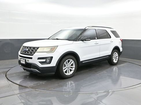 Used 2016 Ford Explorer XLT w/ Equipment Group 201A FWD image 31