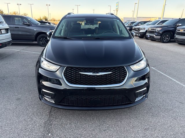 Used 2022 Chrysler Pacifica Limited FWD image 2