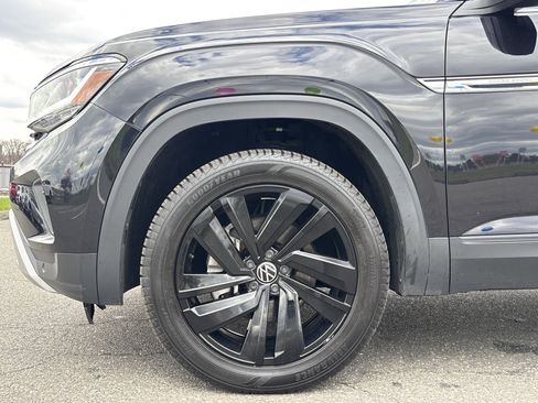 Used 2023 Volkswagen Atlas Cross Sport SE w/ Black Wheel Package image 12