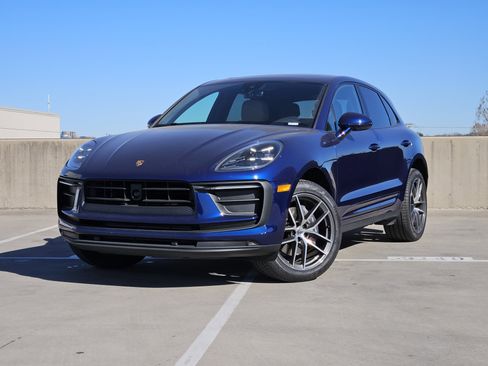 Certified 2025 Porsche Macan image 1