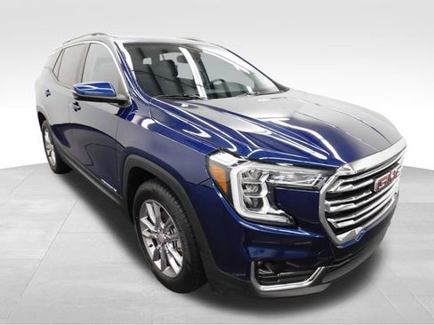 Used 2023 GMC Terrain SLT image 2