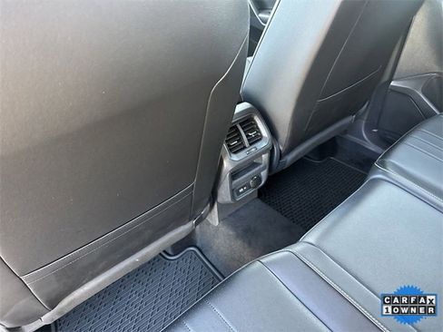 Used 2024 Volkswagen Tiguan SE image 25