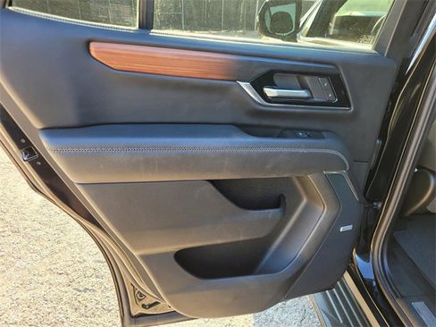 Used 2025 GMC Yukon Denali image 16