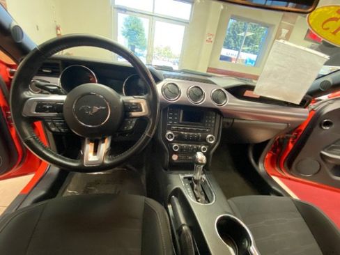 Used 2015 Ford Mustang Coupe RWD image 10