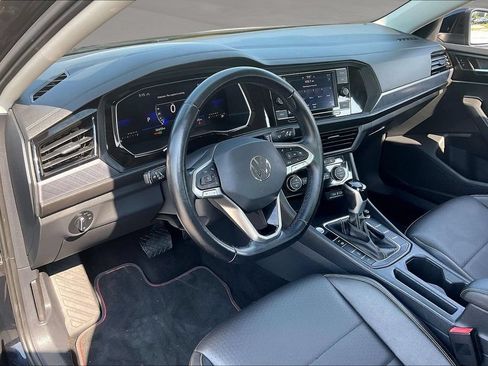 Used 2024 Volkswagen Jetta SE FWD image 16