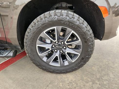 Used 2021 Chevrolet Tahoe Z71 w/ Luxury Package image 9