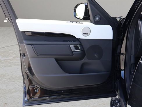 New 2025 Land Rover Discovery S image 26