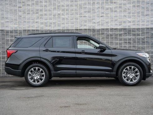 New 2026 Ford Explorer Active w/ Active Comfort Package image 4