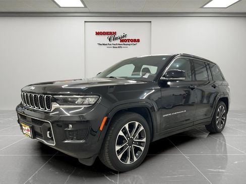 Used 2024 Jeep Grand Cherokee Overland image 3