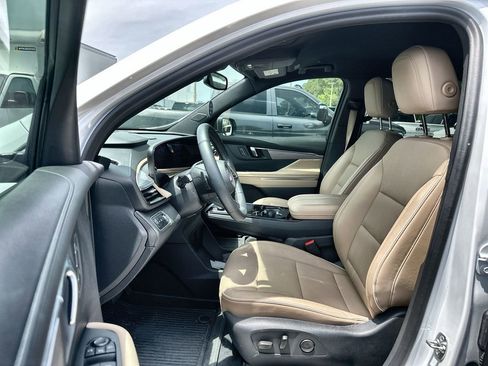 Used 2025 Buick Enclave Preferred w/ Power Package FWD image 2