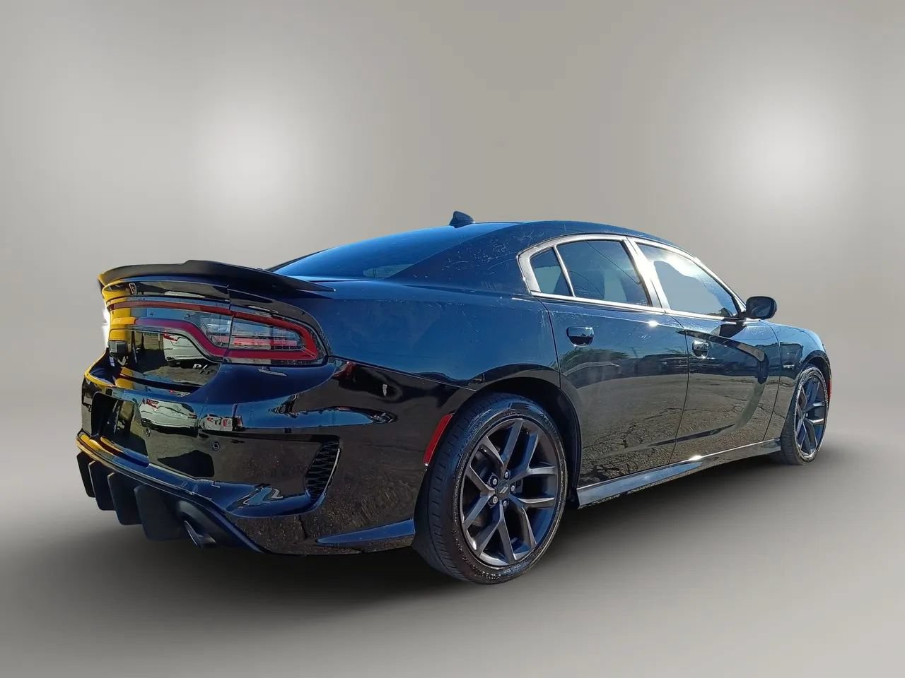 Used 2021 Dodge Charger R/T w/ Blacktop Package RWD image 4
