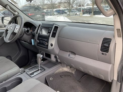 Used 2016 Nissan Frontier SV image 17