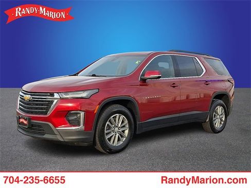 Used 2023 Chevrolet Traverse LT image 1