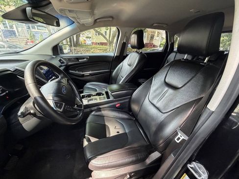 Used 2022 Ford Edge Titanium AWD/4WD image 5