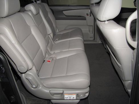 Used 2015 Honda Odyssey Touring image 18